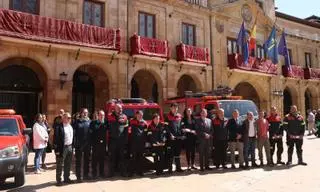 Oviedo reconoce los 35 años de trabajo de los bomberos voluntarios de Trubia