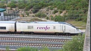 El Talgo Avril llega a Galicia para iniciar sus prueba.