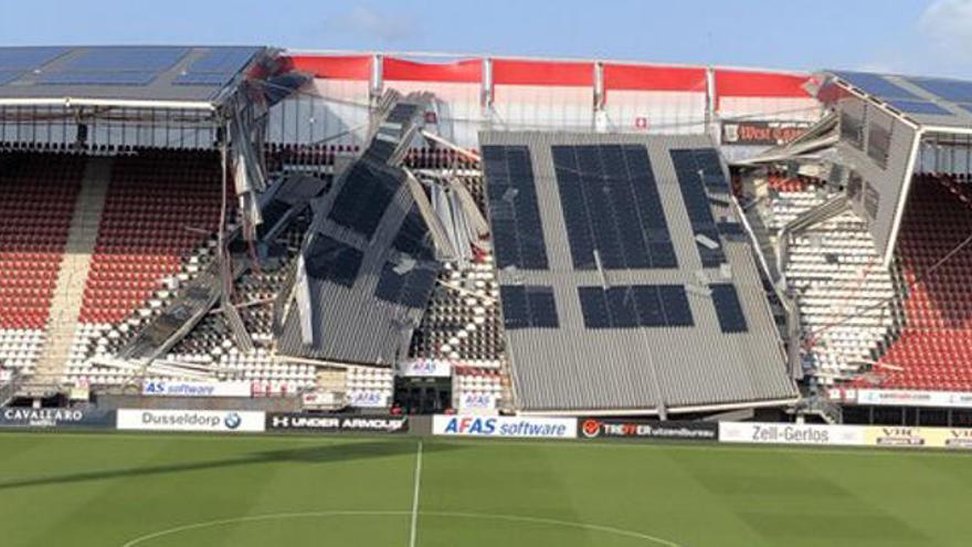 Se derrumba parte de la cubierta del estadio del AZ Alkmaar