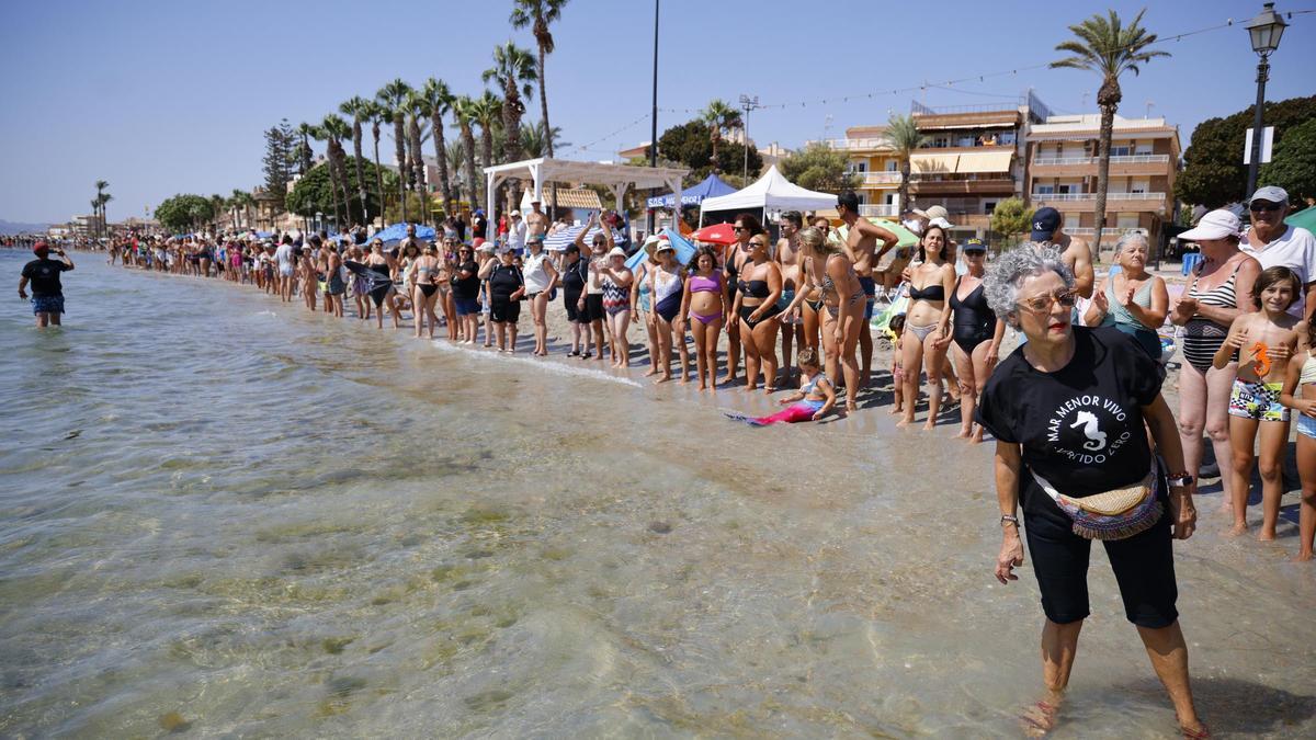 Una concentración a favor del Mar Menor este verano en Los Alcázares
