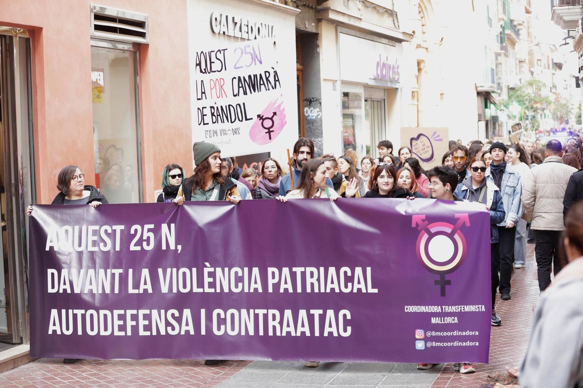 25N en Mallorca: La Coordinadora Transfeminista recorre Palma contra la violencia patriarcal