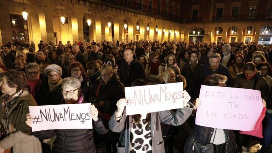 Gijón clama contra la violencia de género: "A Lorena le arrebataron la vida de una forma despreciable por ser mujer"