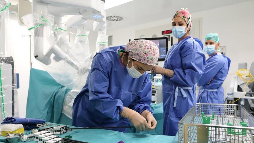 El Hospital Molina Orosa de Lanzarote consolida la cirugía robótica tras superar las 165 intervenciones en su primer año