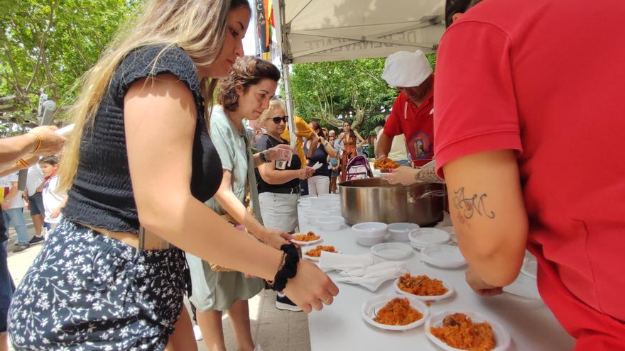 Degustación popular en Benavente con 35 grados a la sombra