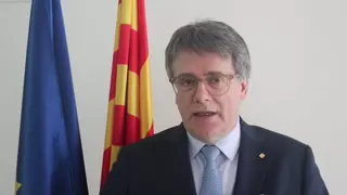 Puigdemont sitúa el 1-O "en el horizonte" y carga contra la "gestoría" de Illa en la Generalitat