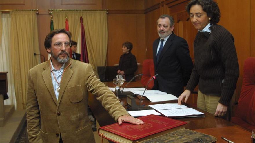 Juan Pérez en la toma de posesión como concejal en el 2004