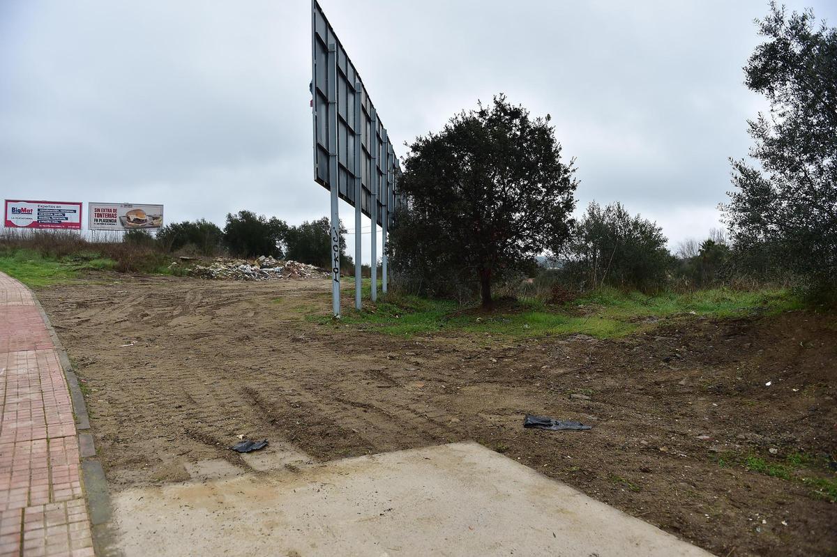 Parte de la escombrera de Plasencia que ha limpiado el ayuntamiento.