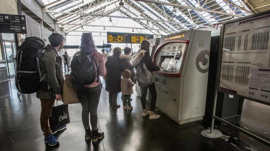 Máquinas expendedoras en la estación de Alicante.