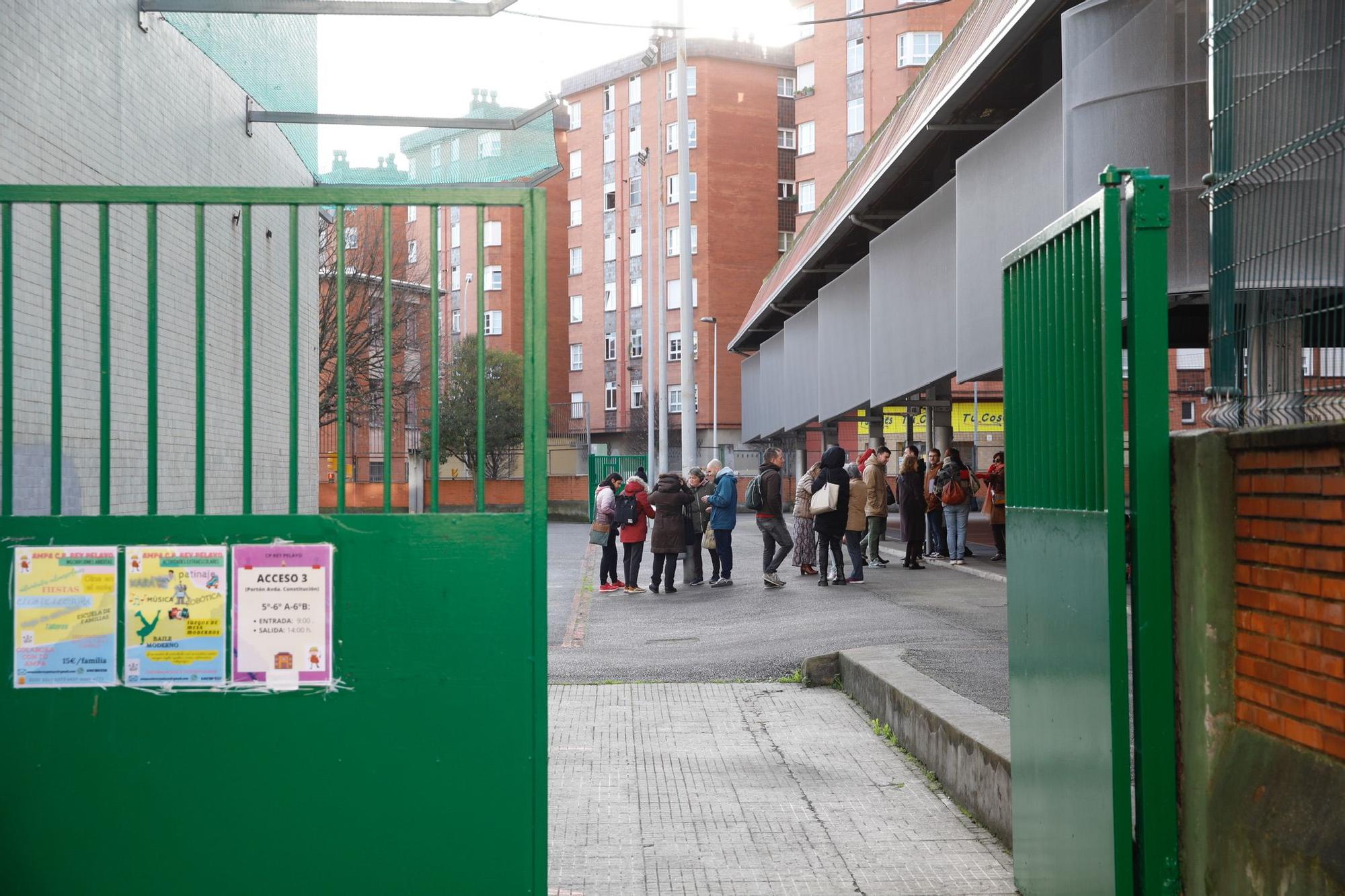 EN IMÁGENES: Se derrumba el suelo de una clase del colegio Rey Pelayo en Gijón