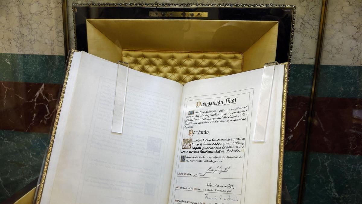 Las Cortes conmemoran en un acto con los reyes la Constitución del 78