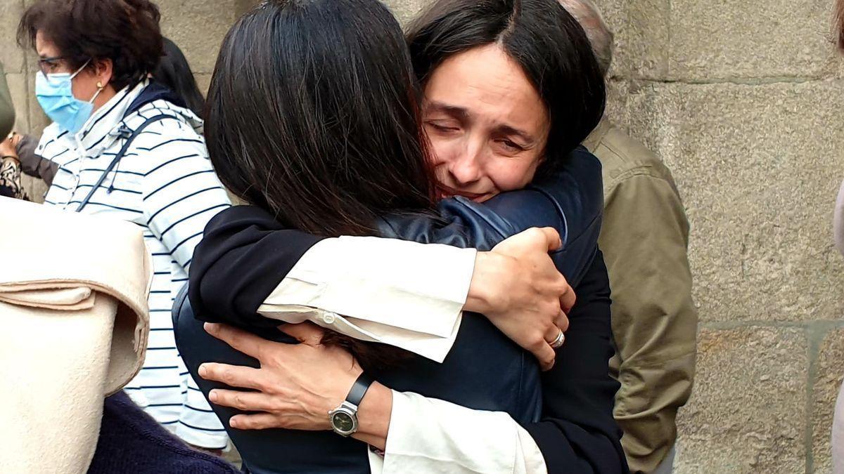 La mujer de Domingo Villar a la salida del funeral.