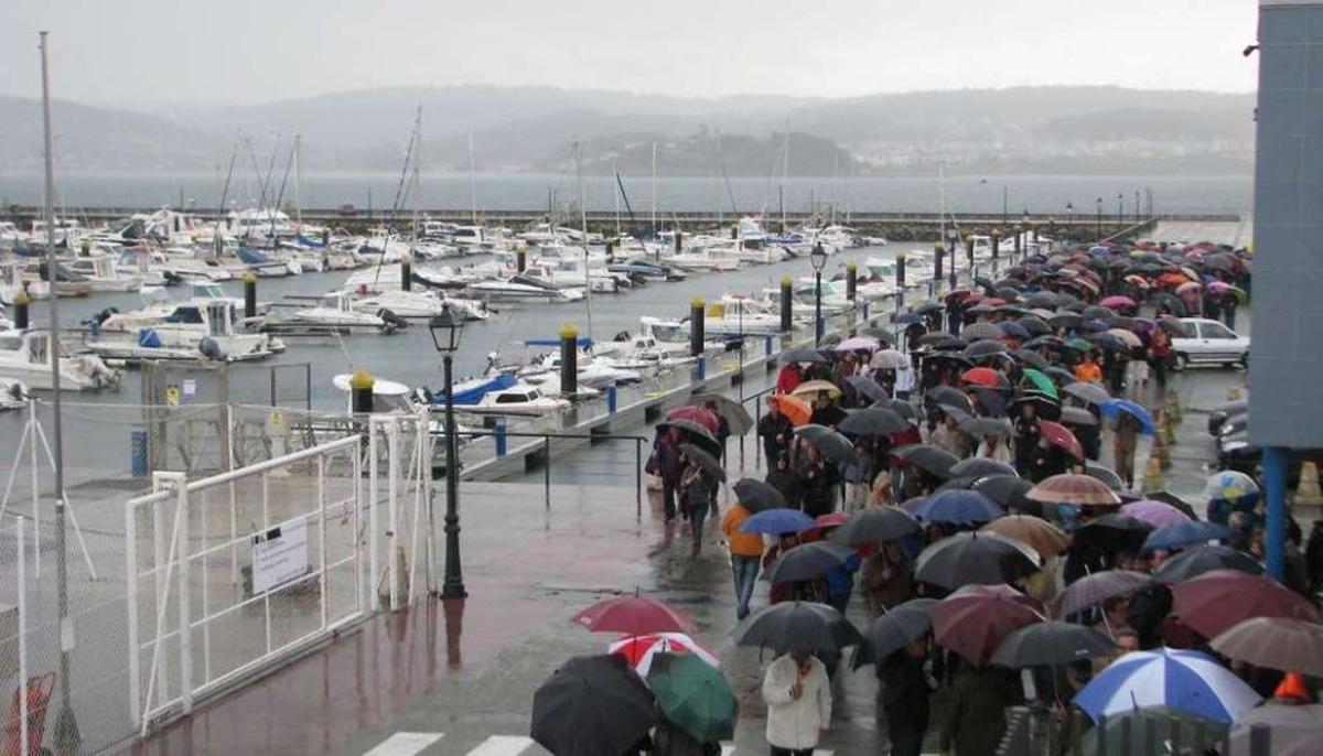 Protesta por el cierre de la 'L' del puerto de Sada en marzo de 2013. la opinión