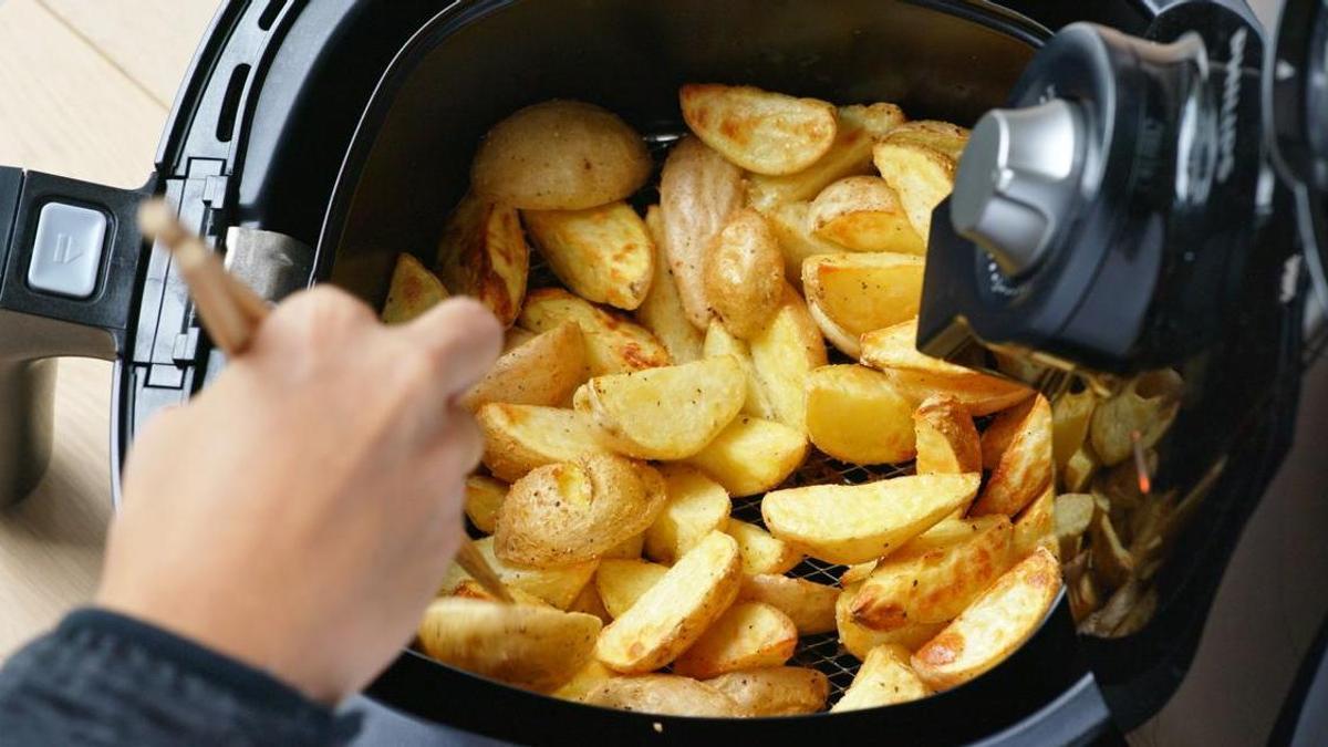 Las patatas asadas son uno de los platos que mejor quedan en la freidora de aire