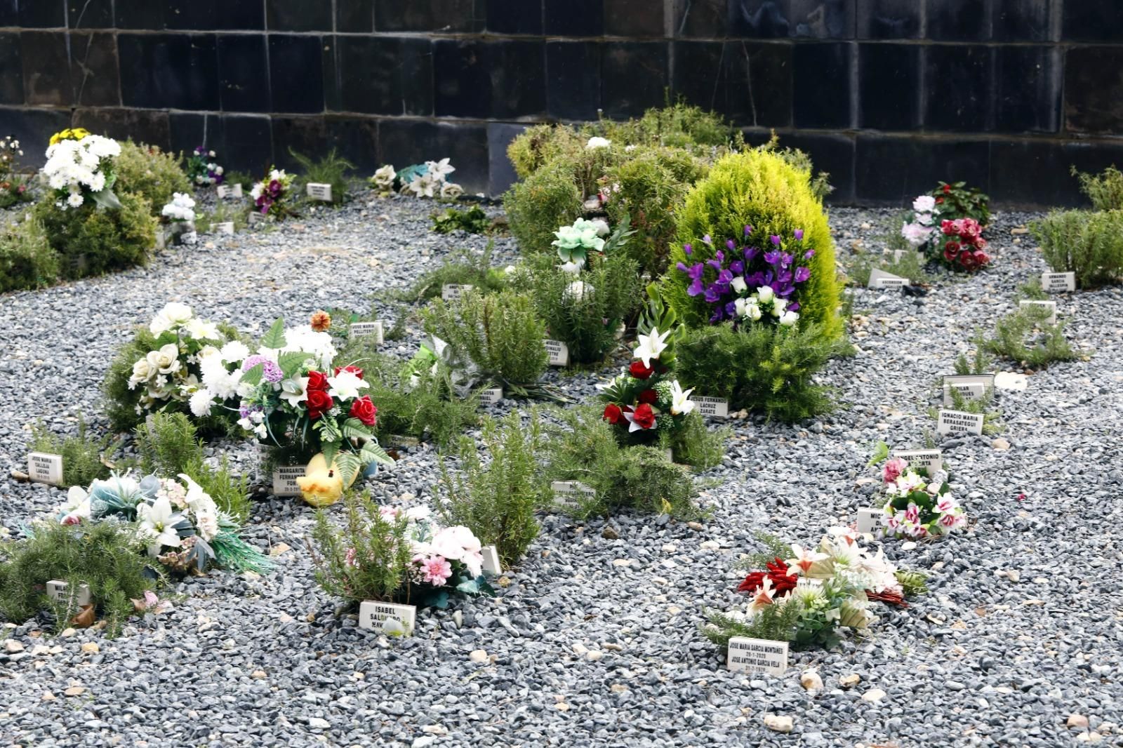 En imágenes | El cementerio de Zaragoza, un museo al aire libre que se engalana para el Día de Todos los Santos