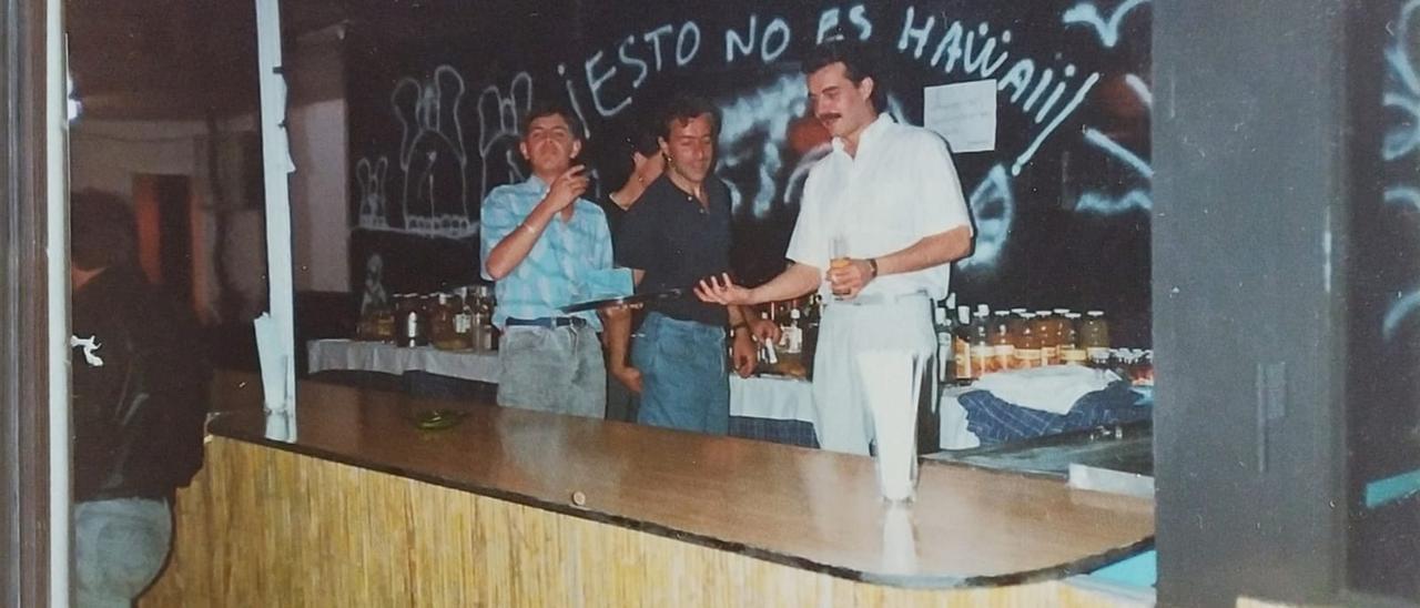 Barra de la terraza &quot;Hawaii&quot;, inaugurada en 1986, que se convirtió en un fenómeno de masas.