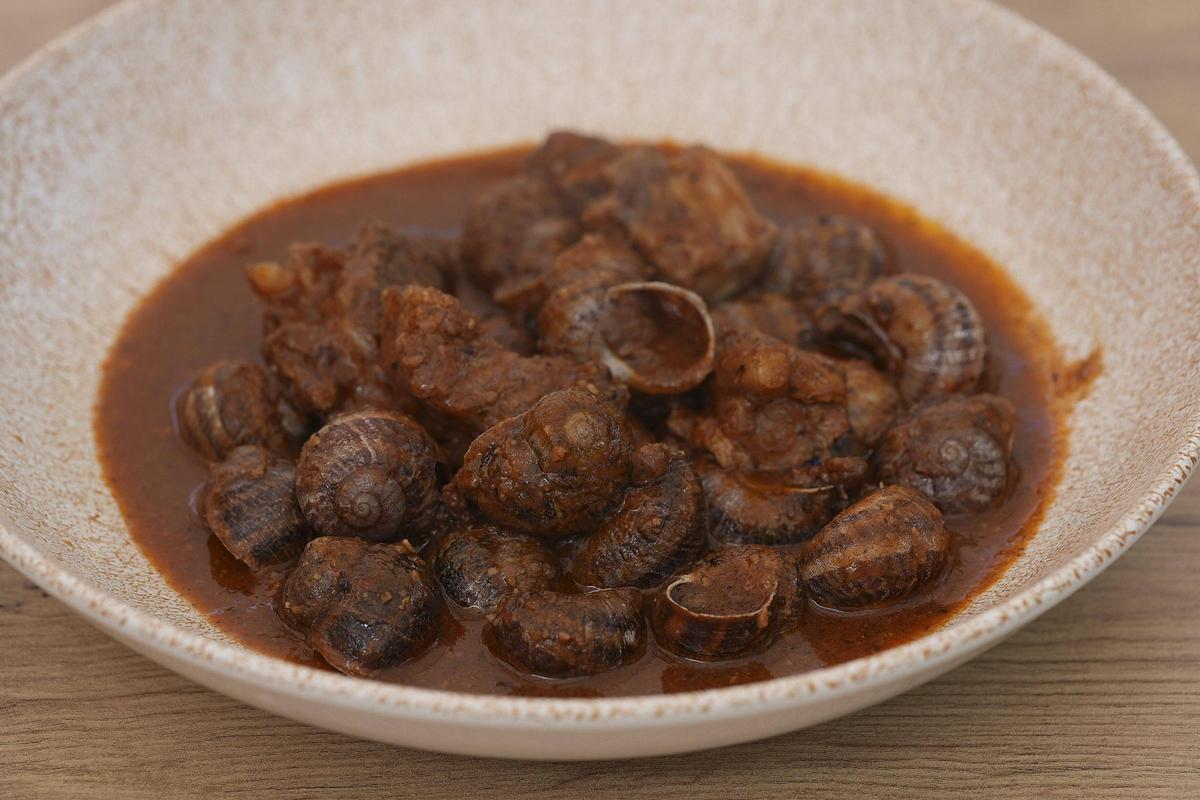 Els cargols a l'adoba, un altre dels plats tradicionals de l'Hostal dels Ossos.