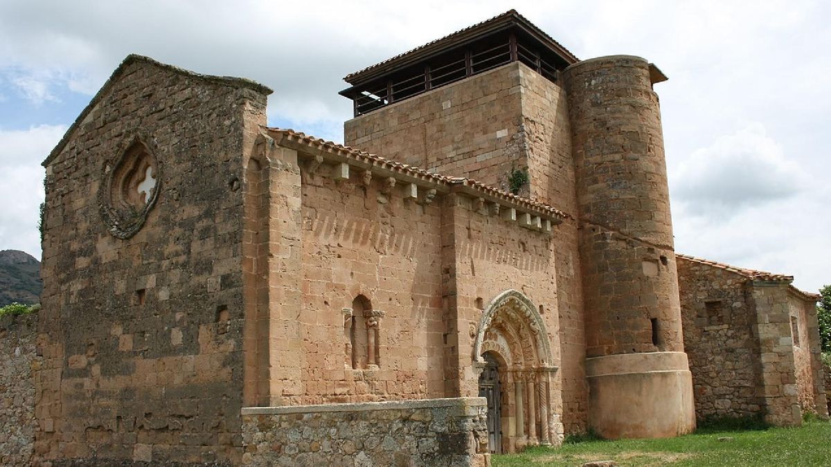 La iglesia que aglutina todo el románico burgalés se encuentra en este pequeño pueblo de 4 habitantes