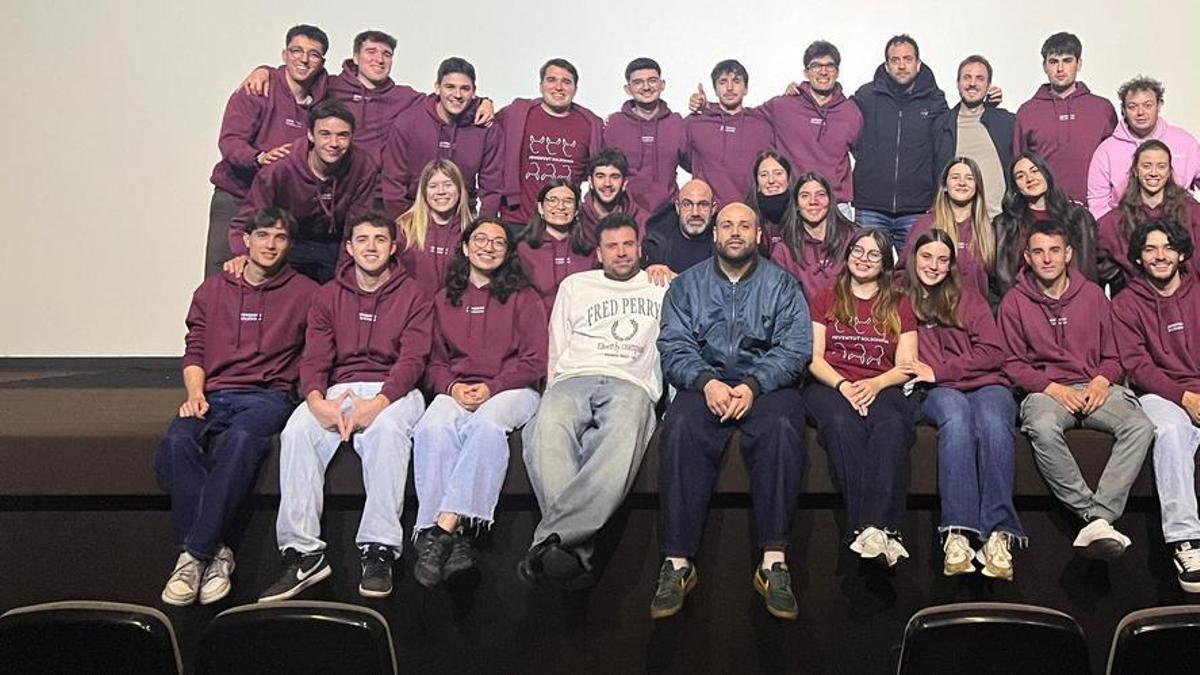 Els membres de Joventut Solsonina en la última foto de família