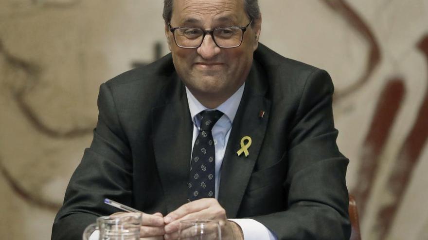 Quim Torra puede ser inhabilitado si no retira los lazos.