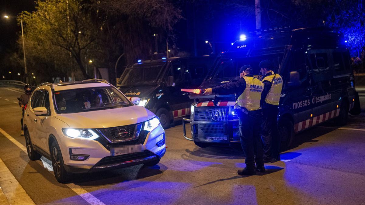 El Gobierno confirma el registro de matrículas de coches para aparcar en el centro y multas de 200 euros para coches gasolina o diésel matriculados a partir de 2006