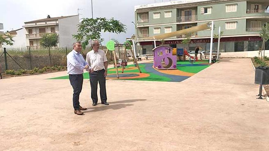 El alcalde Moreno y el regidor Garcia visitaron la zona.