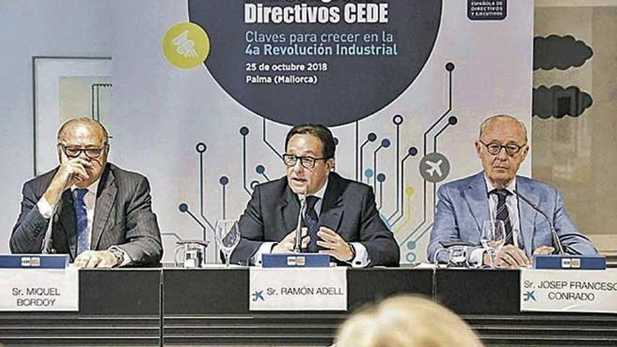 Miguel Bordoy, Ramón Adell, vicepresidente de la Fundación CEDE, y José Francisco Conrado.