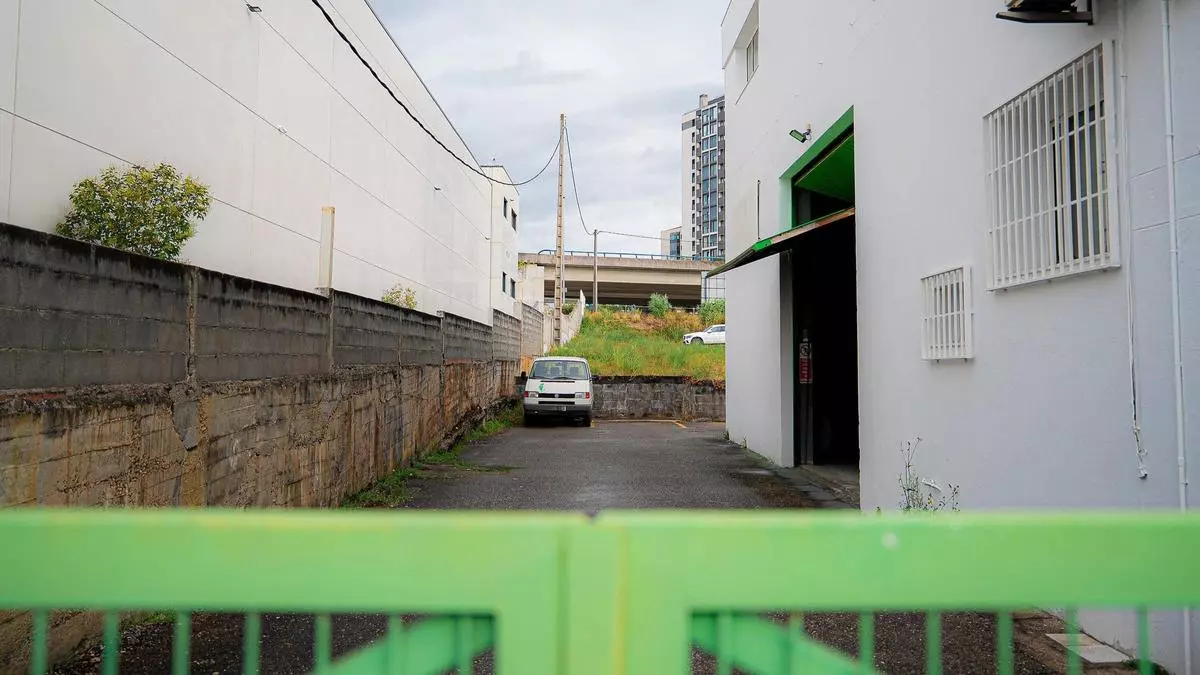 Hallan el cadáver de un hombre junto a una nave industrial en Vigo