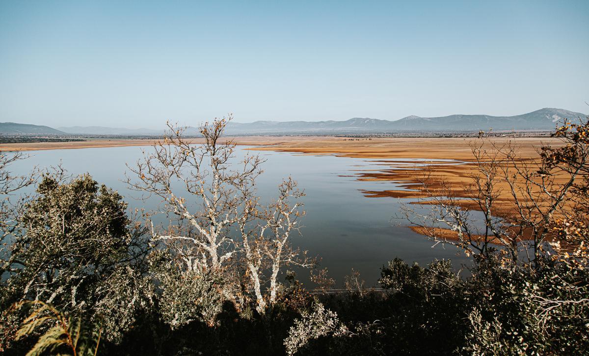 Vista del Embalse Torre de Abraham, originalmente con una capacidad de 180 hectómetros cúbicos pero que en estos momentos se encuentra al 6-7% de su capacidad total.