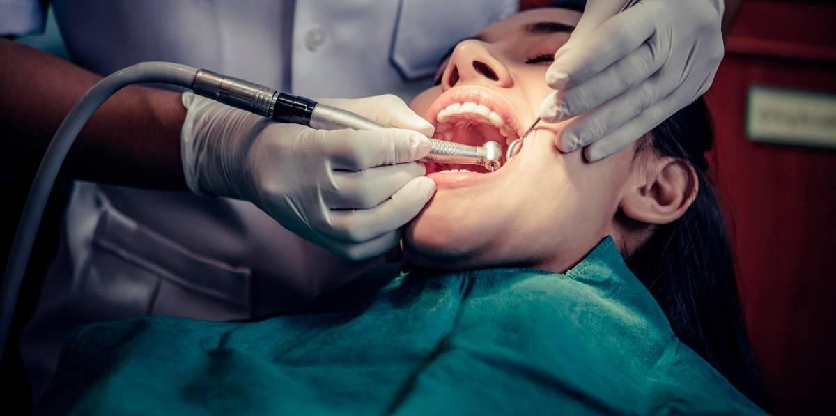 Un paciente en el dentista