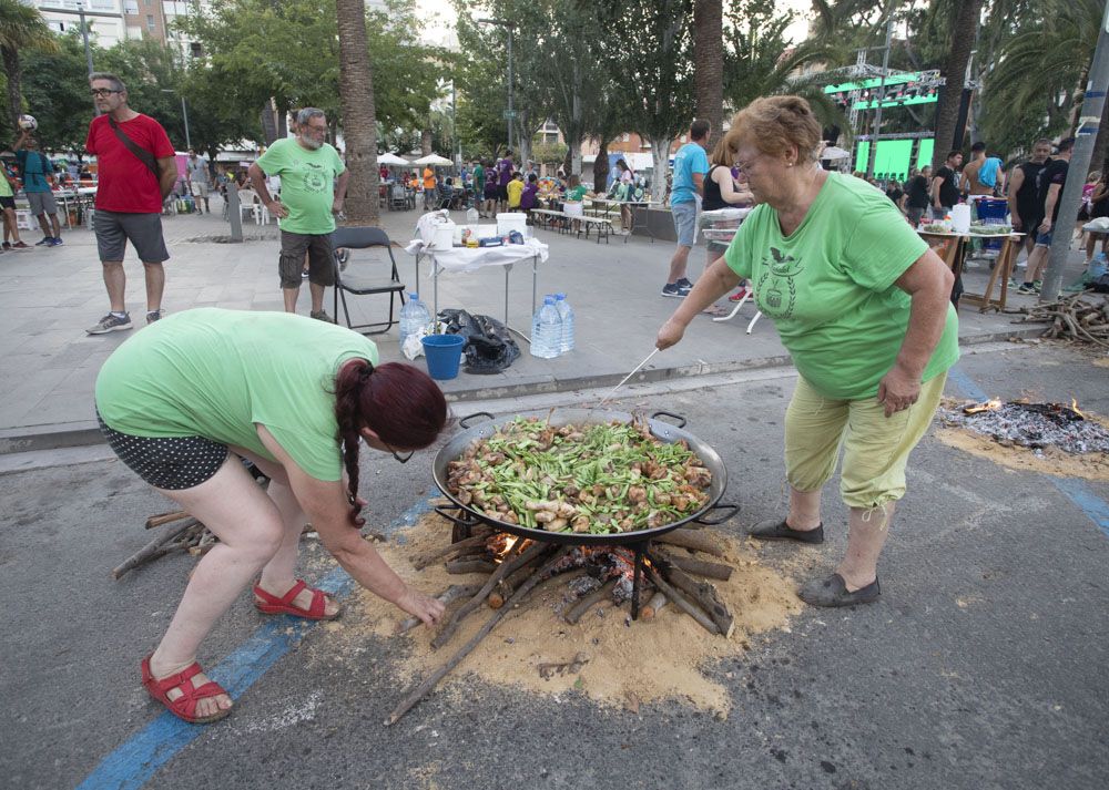 Fiestas de Sagunt. Las peñas en el tradicional concurso de paellas.