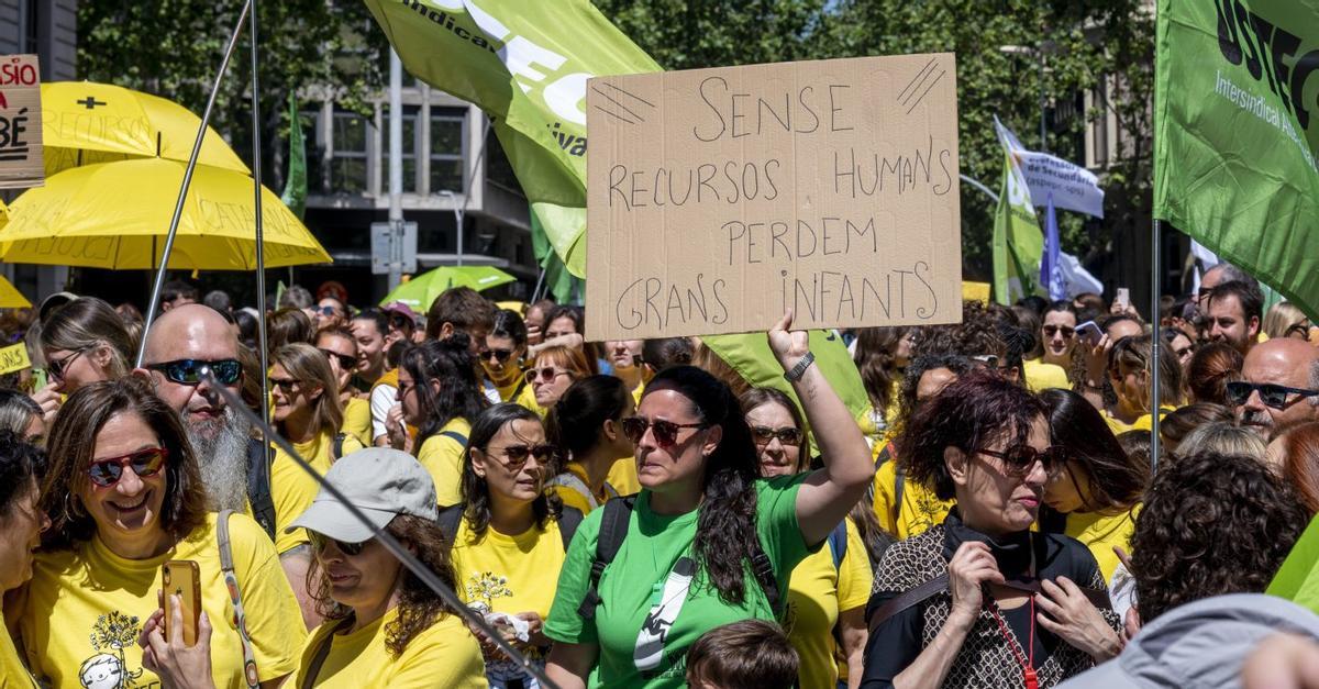 La Generalitat ofereix als professors avançar un any la pujada salarial