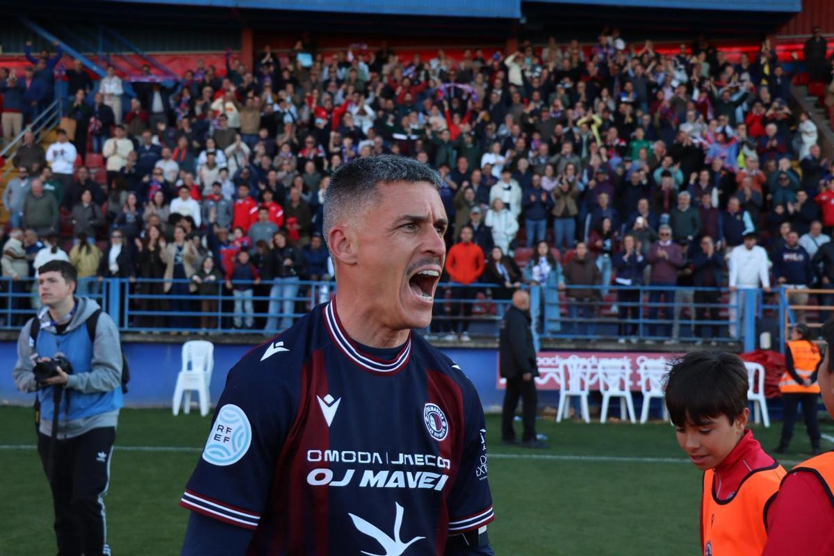 Juanmi Callejón enloquecido con su gol y la victoria.