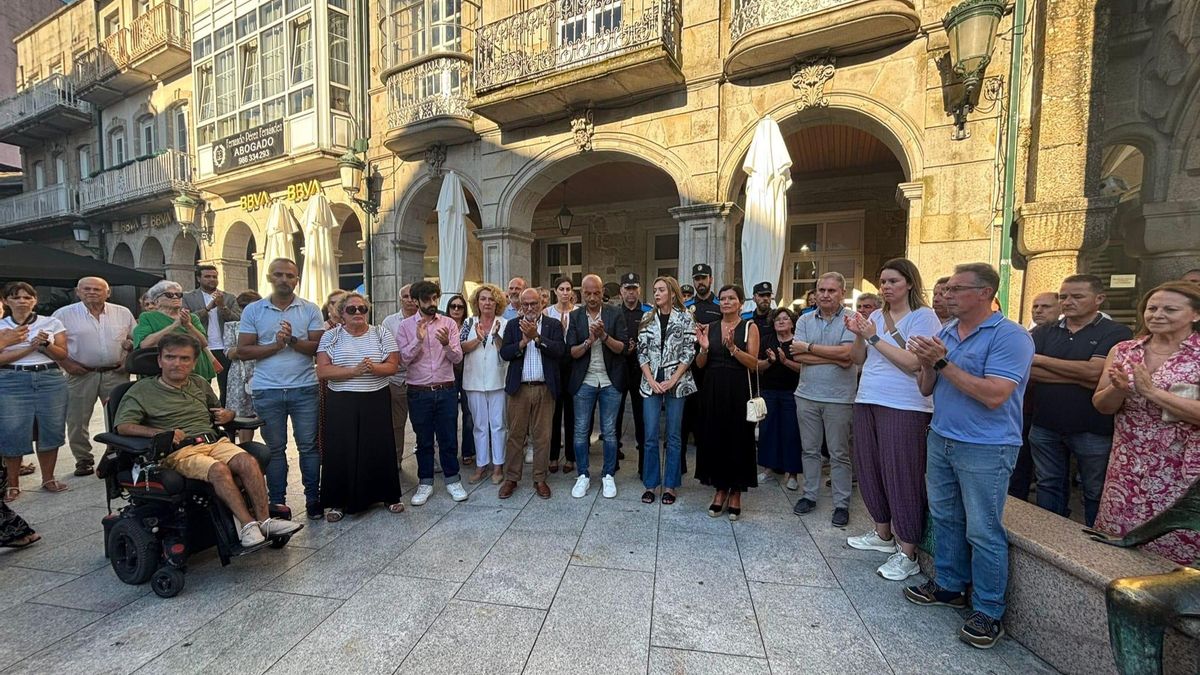 Minuto de silencio en Porriño por el crimen de la trabajadora de ayuda a domicilio