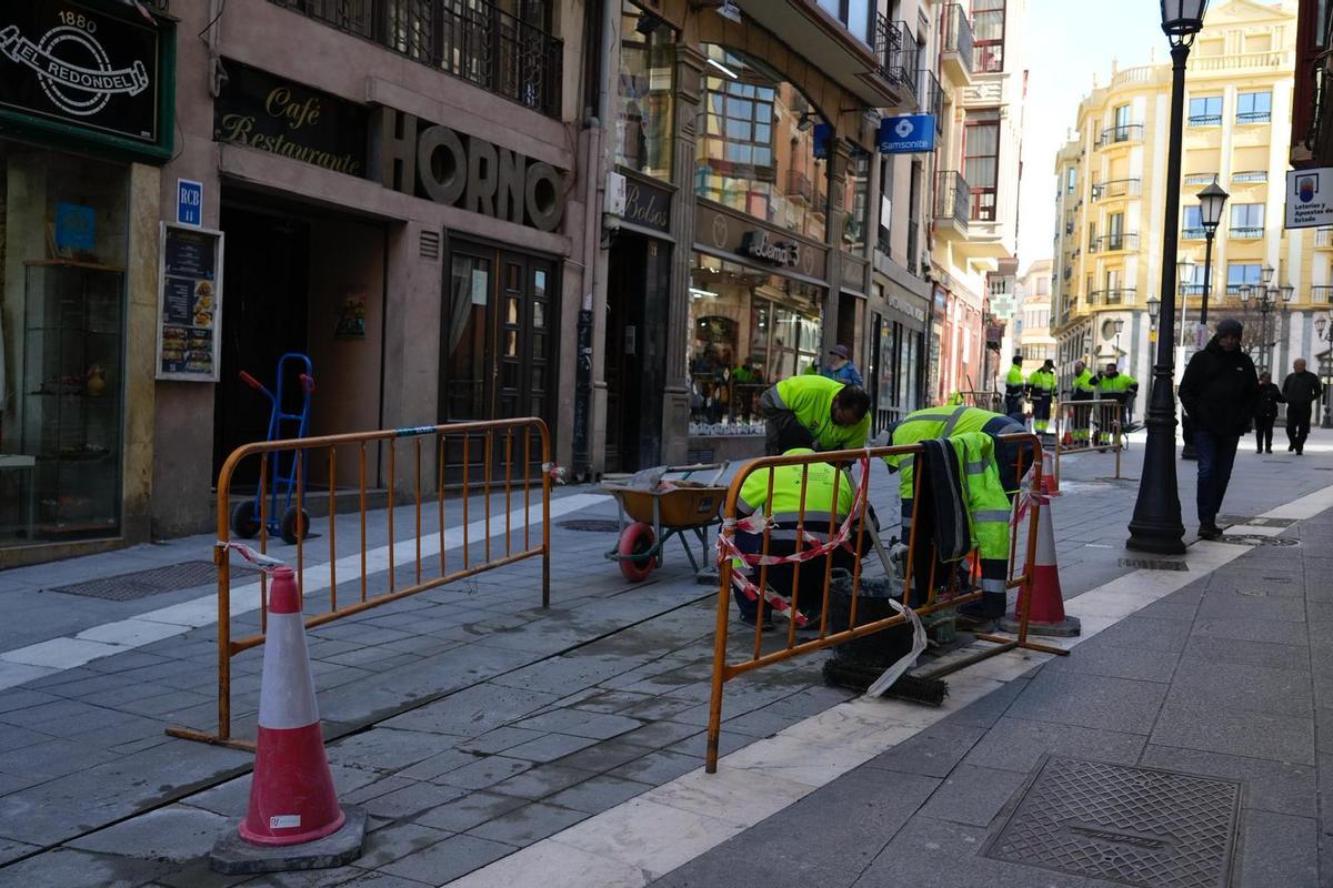 Obras de reparación del pavimento en la calle Renova.