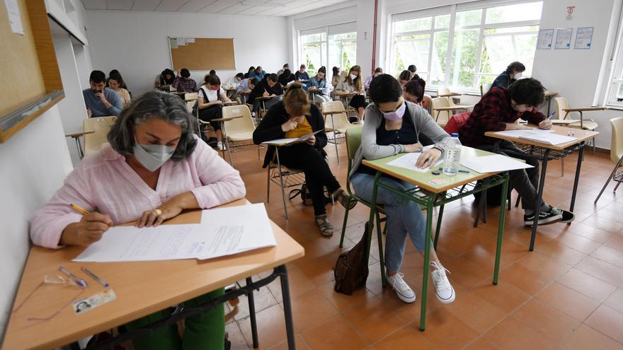 Más de ocho mil gallegos dejan un trabajo para estudiar o para preparar oposiciones