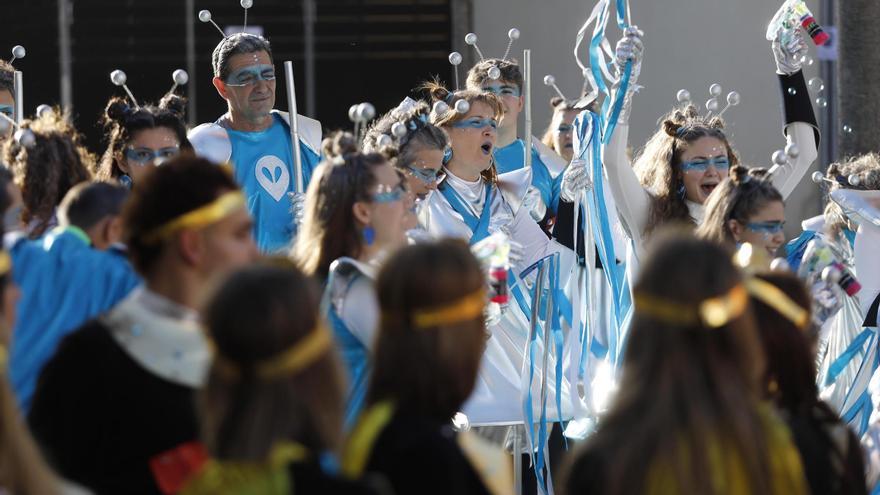 Sis rues de Carnaval omplen els carrers de la ciutat de Girona