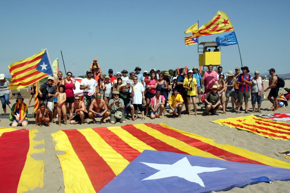 Caminada de l'ANC a les platges de l'Alt Empordà