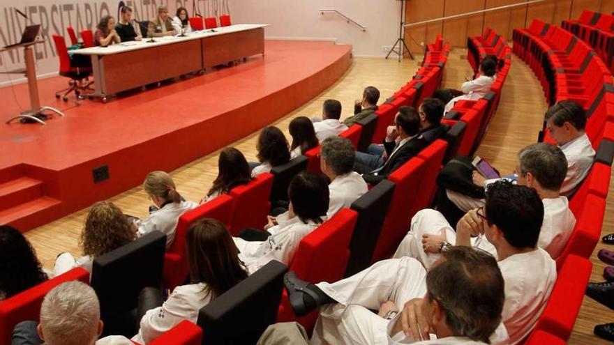 Asamblea de médicos en el HUCA.