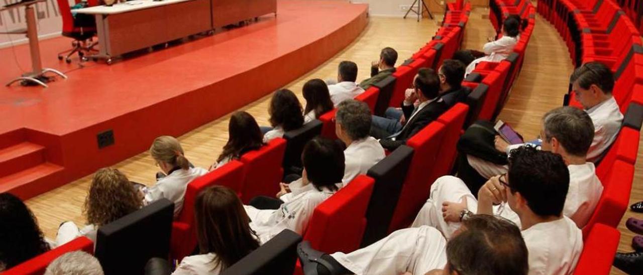 Asamblea de médicos en el HUCA.