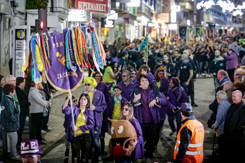 Fiestas Mayores Patronales de Benidorm: Un río de peñas y festeros.