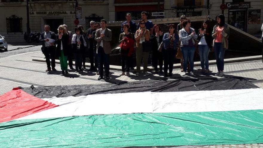 El final del minuto de silencio en la plaza de España de Alcoy