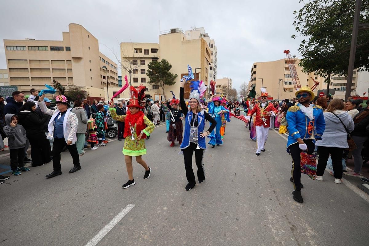 Búscate en las imágenes de la rúa de Carnaval de Ibiza