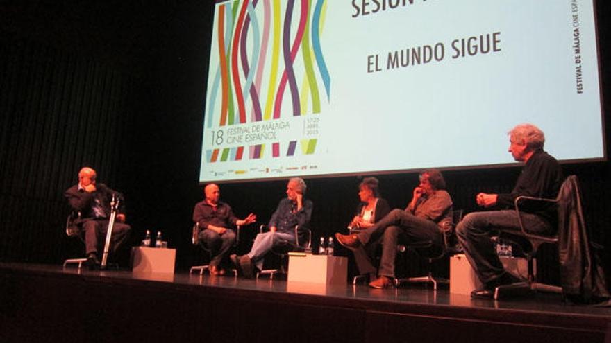 José Sacristán, Fernando Trueba, Gemma Cuervo, Antonio Resines y Juan Estelrich analizan la película.