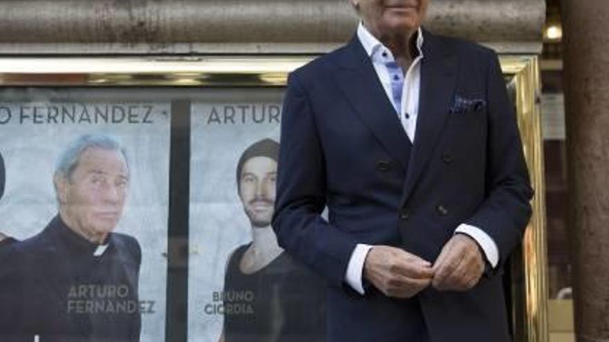 Arturo Fernández afianza en Alzira su pasión por el teatro a los 87 años