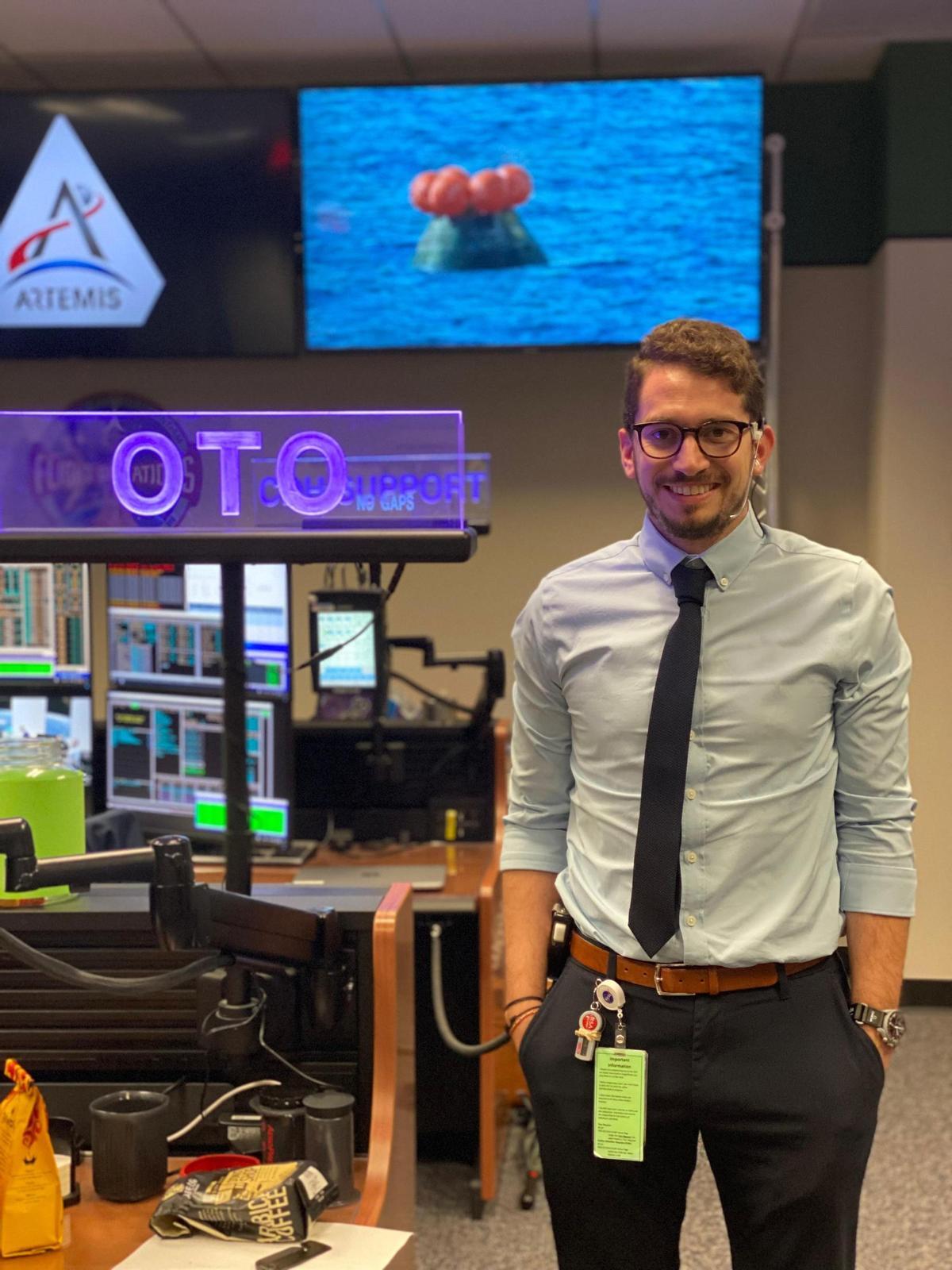 Saiz en el Centro de Control de Misión de la NASA en Houston