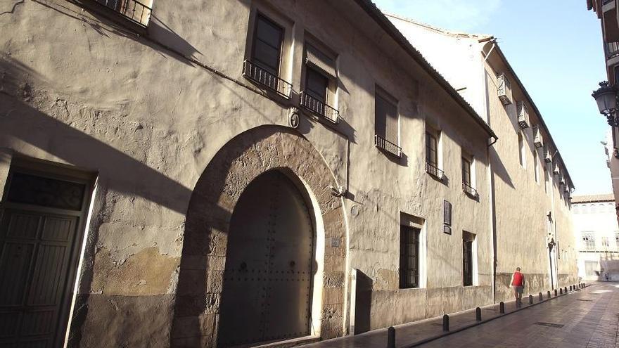 Entrada principal al antiguo monasterio de Santa clara, un BIC del siglo XIV.