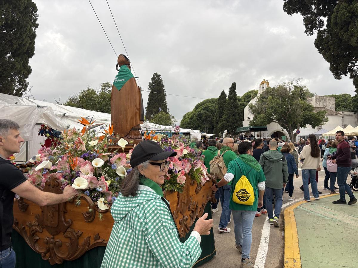 Participaron miles de vecinos y vecinas de todas las edades, tanto a pie como en carro o a caballo.