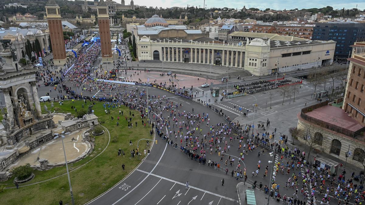 Salida de la maratón de Barcelona desde la avenida de María Cristina