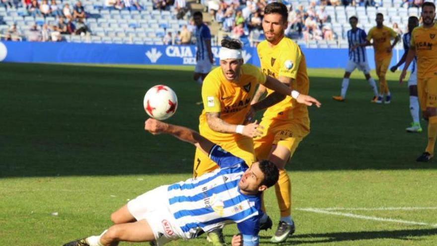 Quiles da la victoria al UCAM en Huelva