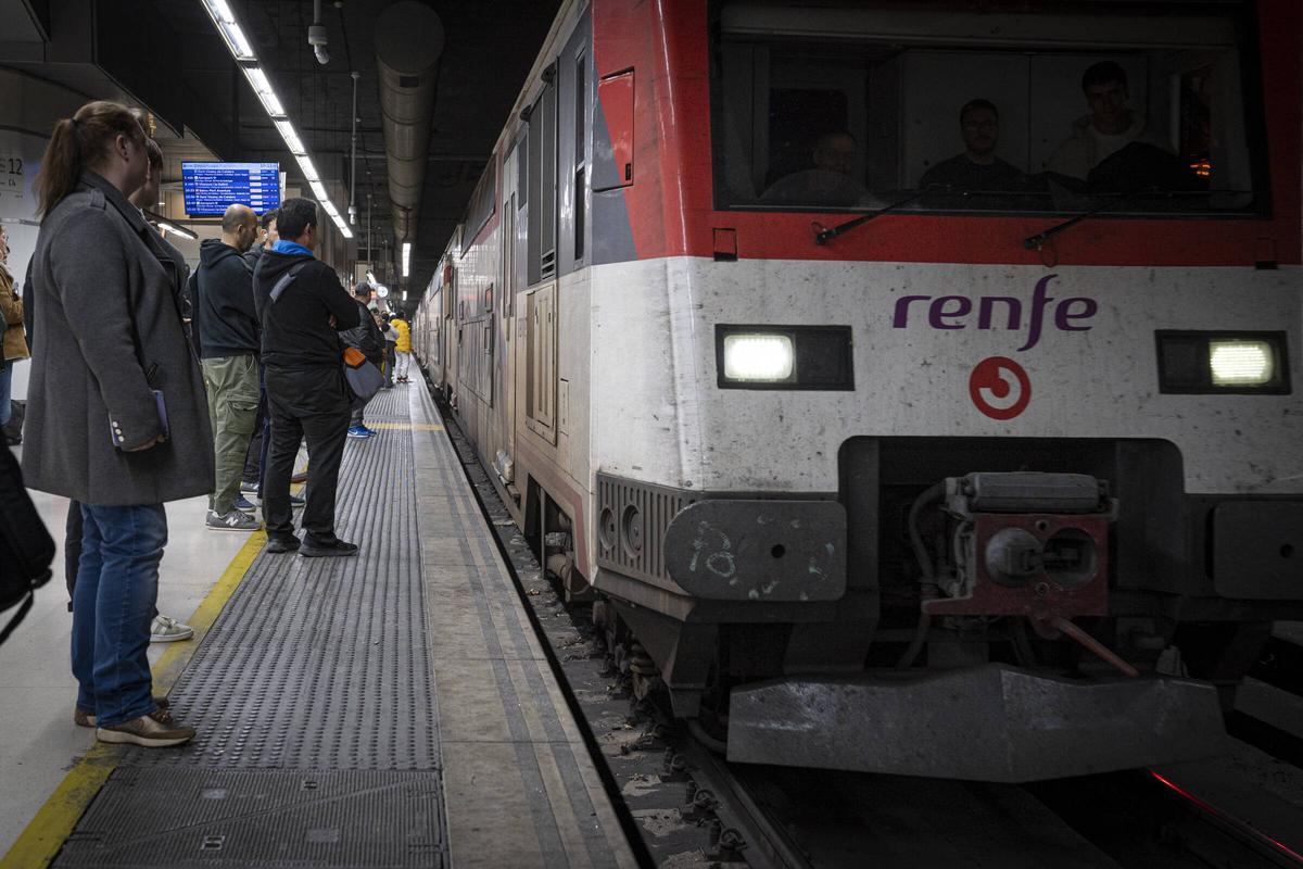 Andén de la estación de Rodalies de Sants, en Barcelona.